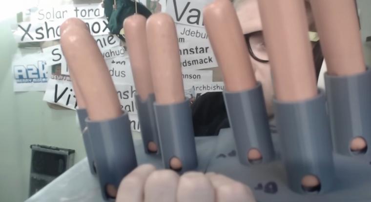 Nem tudom, hogy kinek kell ezt ma hallania, de igen, virslikkel is lehet WoW-ozni