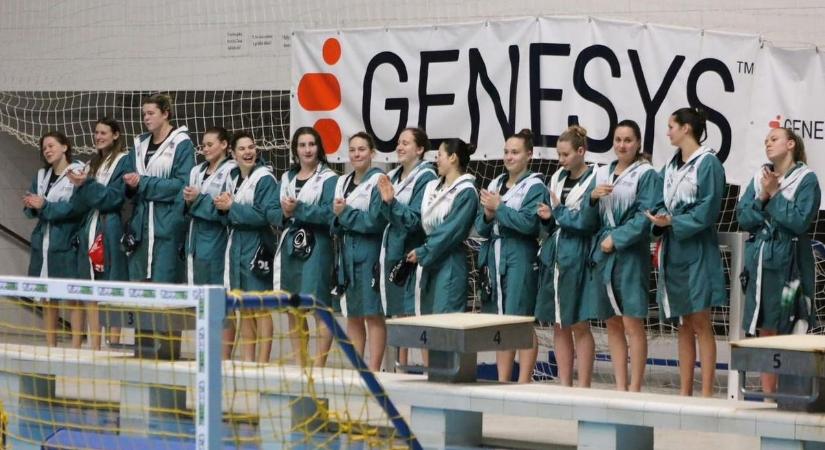 Nagy volt a birkózás a medencében