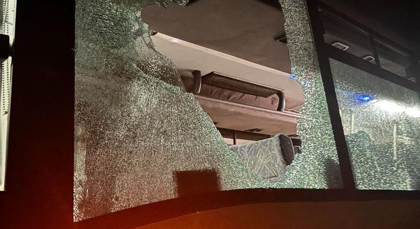 Hajnali baleset a 8-ason: a kamionos fel sem fogta, mit tett