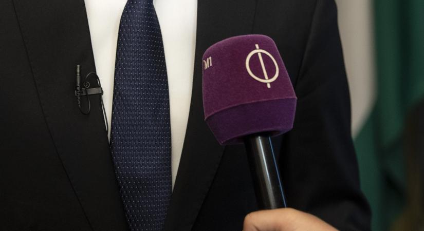 Huszonötezer forintra büntetették a közmédia egyik vezetőjét, aki jogtalanul reklámozta a nemzeti konzultációt