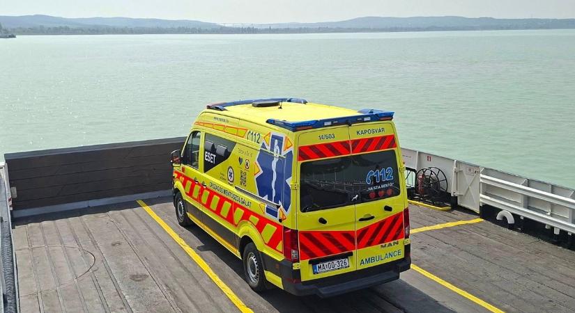 A víz nem volt akadály - átszelték a Balatont a kaposvári mentősök