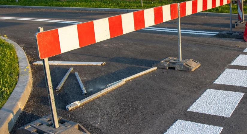 Korábbi baleset miatt zárják le Gönyűn a fő utcát