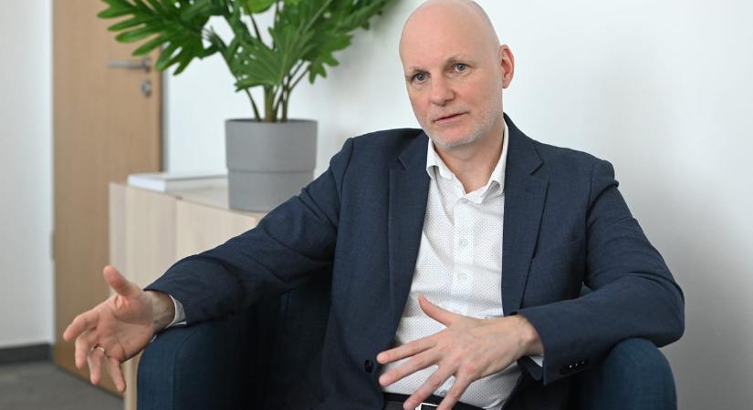 Százmilliárdos gyanús állami projektek után nyomoz a Tisza szakértője