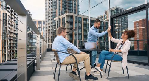 A globális mobilitás új korszaka: a fejlett gazdaságokból is növekszik a kivándorlás