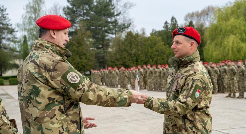 76 éves a győri rakétaezred: elismeréseket adtak át az ezredsorakozón