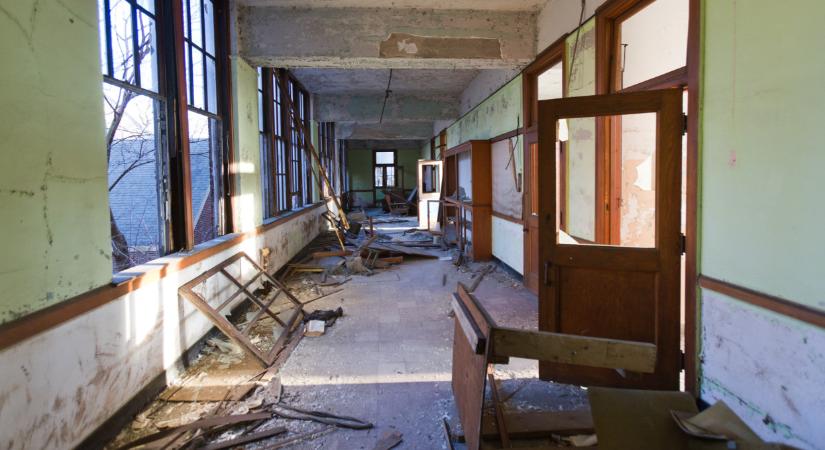 Nagyban megy a kiárusítás? 780 milliót kérnek a legendás Tőzsdepalotáért: rengeteg iskola épületétől is szabadulnának