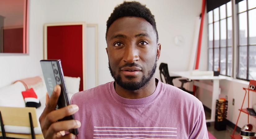 Az LG nem akarta, hogy elfáradjunk a telefon hajlítgatásában, megoldotta