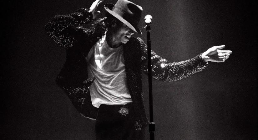 Mindenki a világot javítaná. Michael Jackson előbb a tükröt tolja eléd