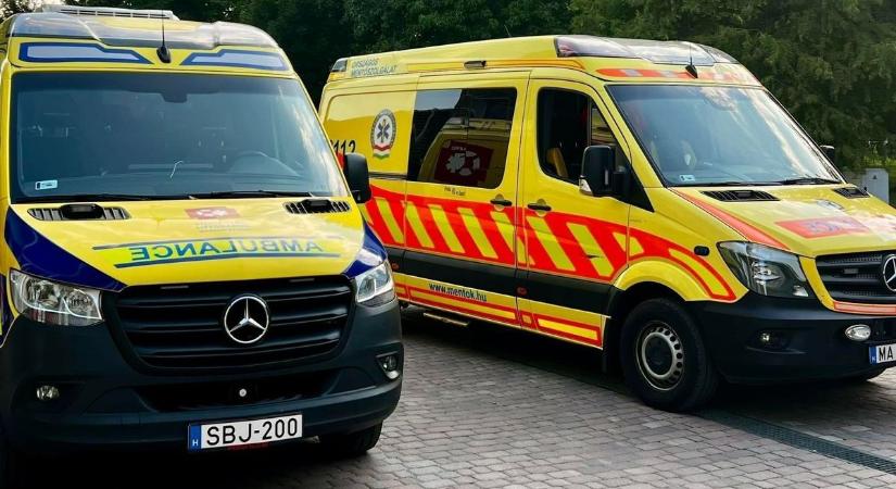 A bajnai baleset helyszínéről egy fiatalt szállítottak kórházba - válaszolták a mentők