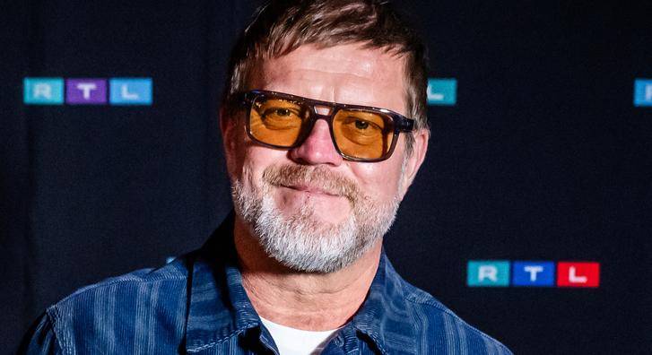 Szabó Győző új videója kísértetiesen hasonlít Hegedűs Zsolt virálissá vált táncához