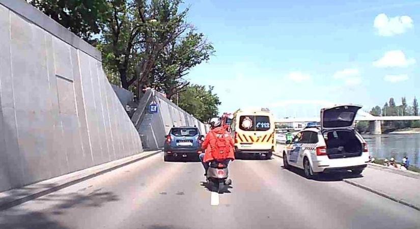 Újraélesztés miatt lassult le a forgalom a szegedi rakparton