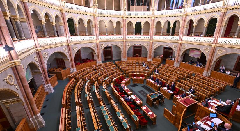12 millió forintos búcsúpénzt kap több távozó parlamenti képviselő