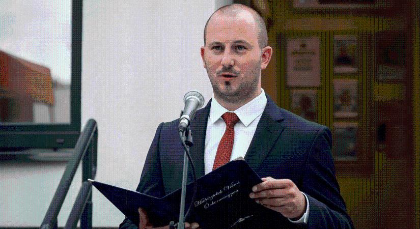 Őrizetbe vették Halásztelek fideszes polgármesterét, mert egy rokona kamuállást kapott az országgyűlésben