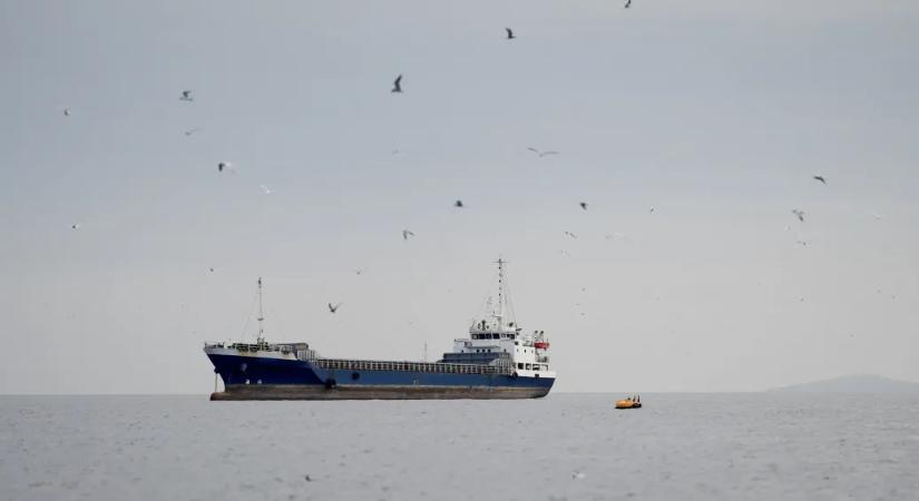 Az amerikai blokád ellenére próbálnak átjutni a Hormuzi-szoroson a szankcionált tankerek