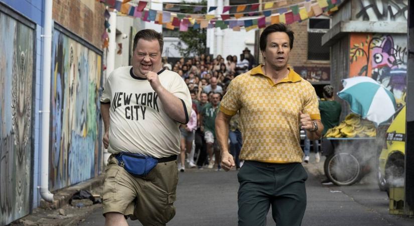 Bele a tököm-kritikák: Megérte várni Mark Wahlberg új vígjátékára? Mától a streamingóriás platformján!