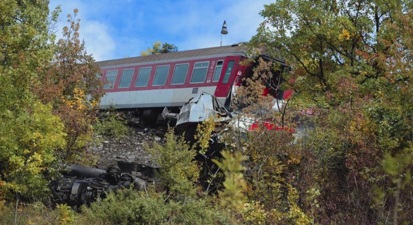 Kamionnal ütközött egy személyvonat Szlovákiában