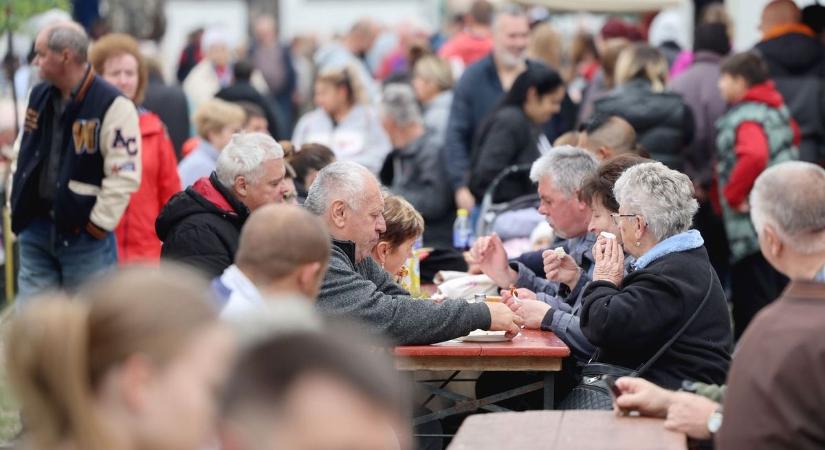 „Olcsóság! Olcsóság!” - Akciót találtunk akció hátán az edelényi vásárban (képekkel, videóval)