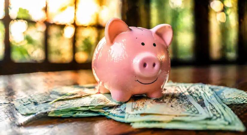 A szerencsemalac villant, és akkor ez történik – 5 csillagjegynek PÉNZ hullhat a markába