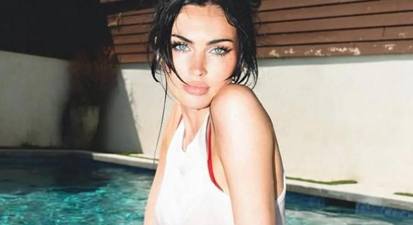 Ennél tüzesebb vadmacskát ma biztosan nem lát! Aprócska topban szerel autót a szexi modell – galéria