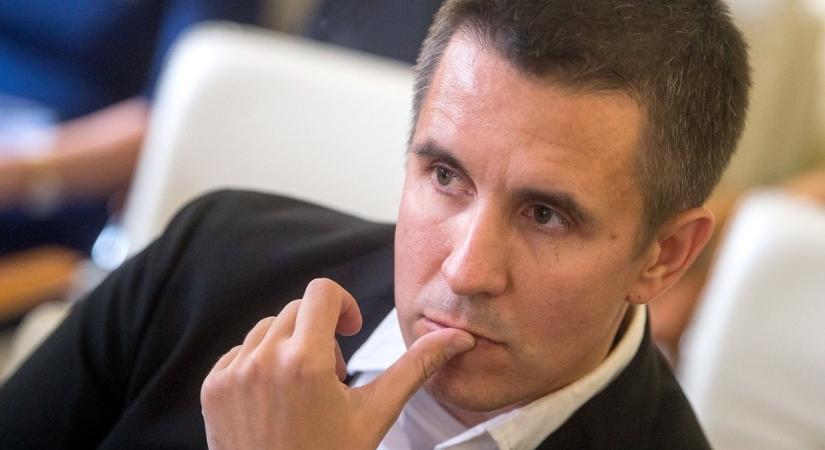 Czeglédy Csaba azért léphetett vissza, mert valószínű eljutott hozzá is, hogy mennyire ramatyul áll