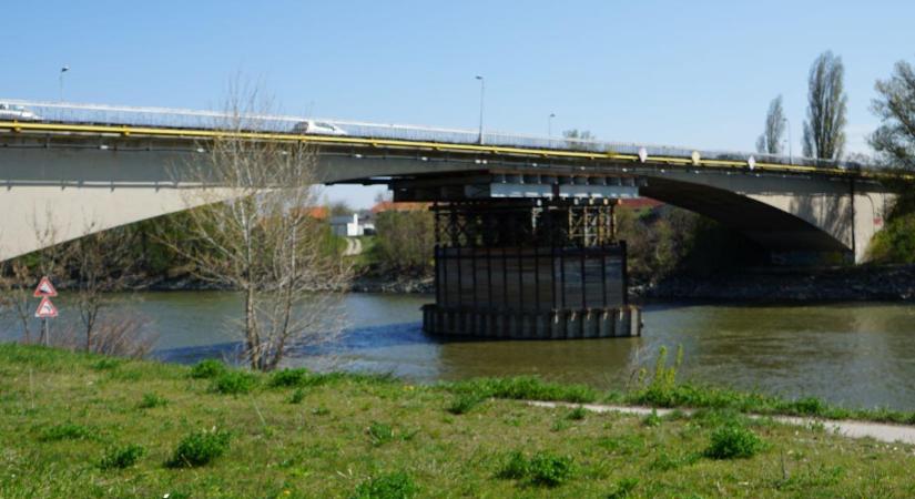 Komárom a Vág-híd felújítása miatt sürget pontos menetrendet, közben 2,2 millió eurós fejlesztési csomagról dönthet a város