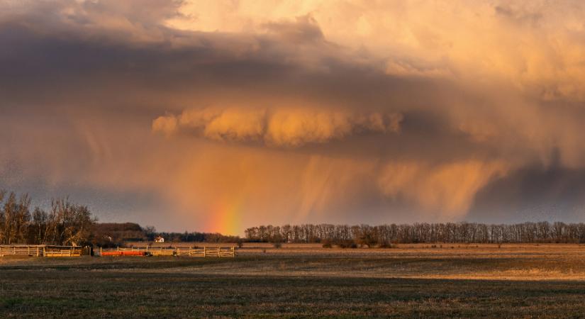 Hat vármegyében csaphatnak le a zivatarok pénteken, figyelmeztetnek