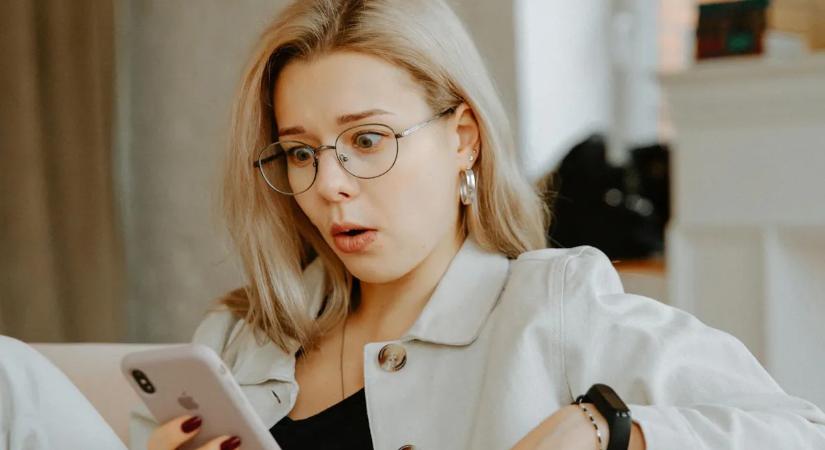 Levetkőztető appokat terjesztett az Apple és a Google