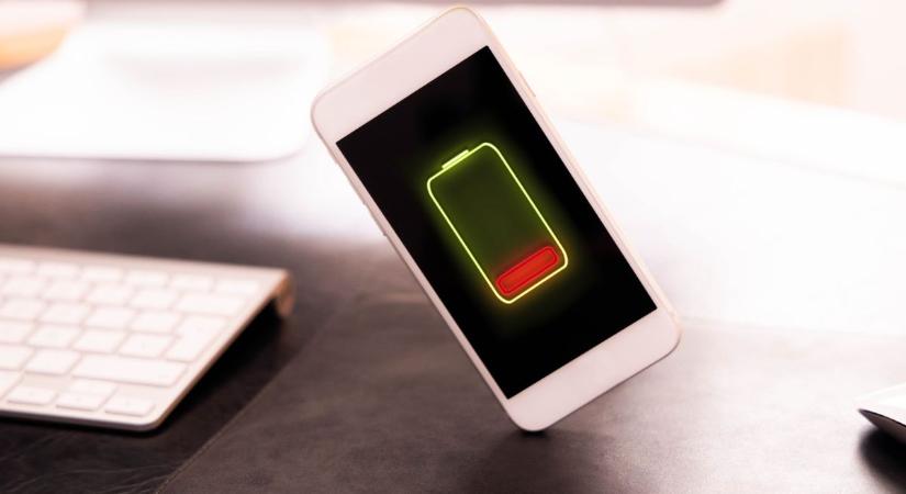 EU-s döntés: 2027-től búcsút inthetünk a nehezen javítható okostelefonoknak