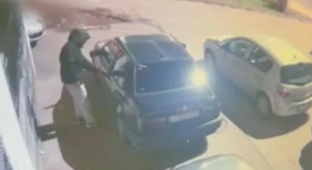 Autóból lopott ez a férfi Debrecenben, felismeri valaki?