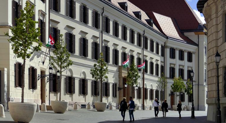 A Karmelita kolostor évezredes története, ahol hét szűk esztendő jutott az Orbán-kormánynak