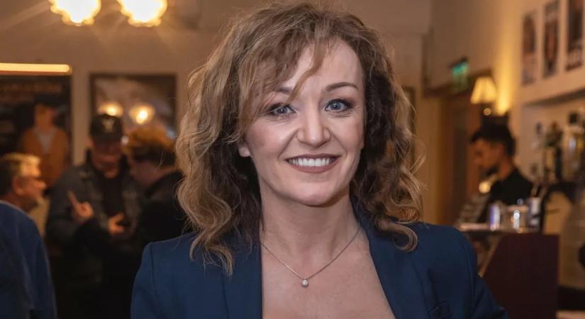 Könnyfakasztó pillanatok a reptéren – Szandi így ölelte át várandós lányát