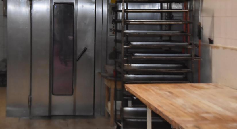 Egy pékség kemencéjében aludt el a békési betörő, a felfűtés előtt bukkantak rá