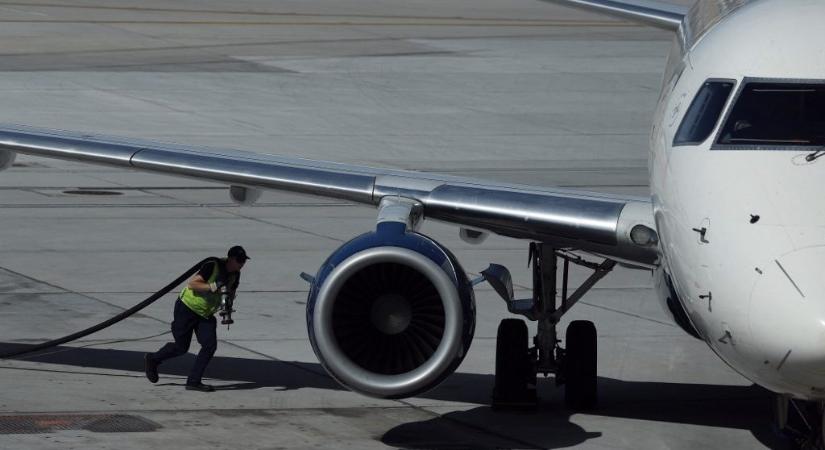 Nagyjából hat hétre elegendő repülőgép-üzemanyaga maradt Európának