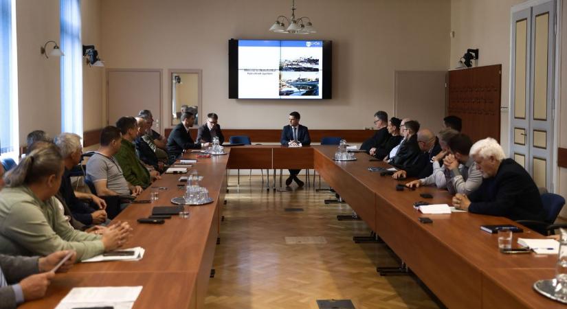 Vízi kerekasztal egyeztető megbeszélést tartottak a városházán