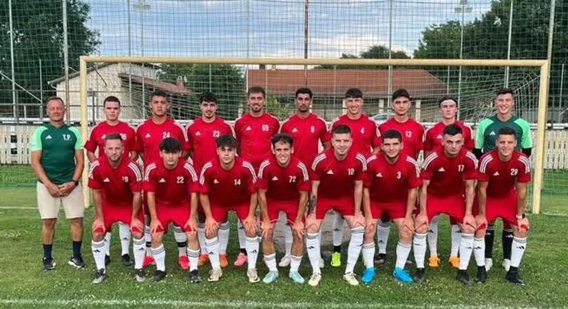 Ennyi időre tiltották el a kabai vezetőedzőt, csak figyelmeztették a pirotechnikát használó sárrétudvariakat