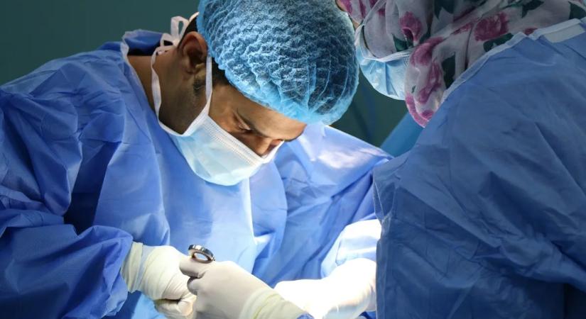 Egyre kevesebb a mellplasztika, mutatjuk mik a legfrissebb trendek