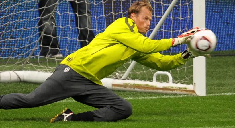 Vonat hajtott a kocsijába, meghalt Alex Manninger, az Arsenal és a Juventus egykori kapusa