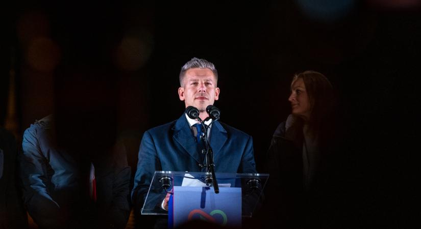 Magyar Péter nemrég 480 forintos benzint követelt, most már a Molnál kopogtat – történelmi az ok