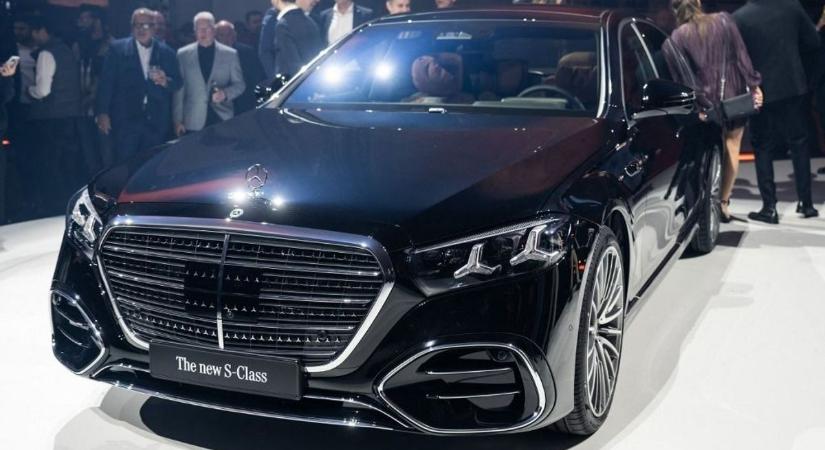 Bedühödtek a részvényesek, lincshangulat a Mercedes-Benz közgyűlésén senki nem kíváncsi a hagyományra, fejlesztéseket követelnek a legendás gyártól