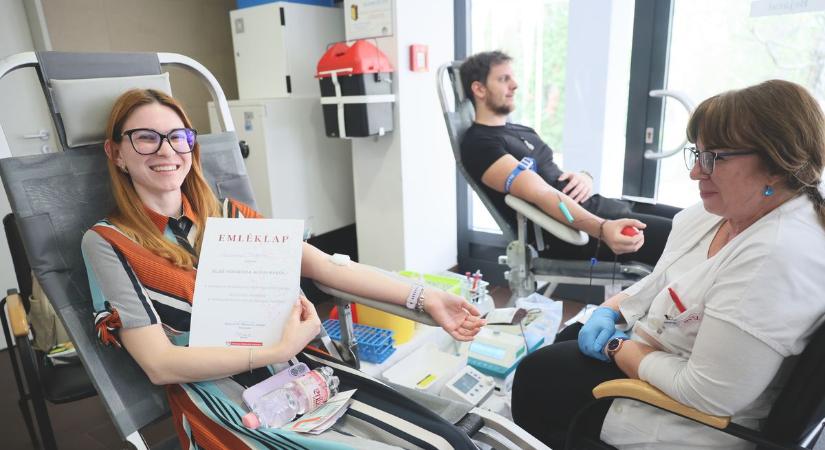 Életeket mentettek és nyereményeket is szerezhettek a Felsőoktatási Véradó Hetek véradásain