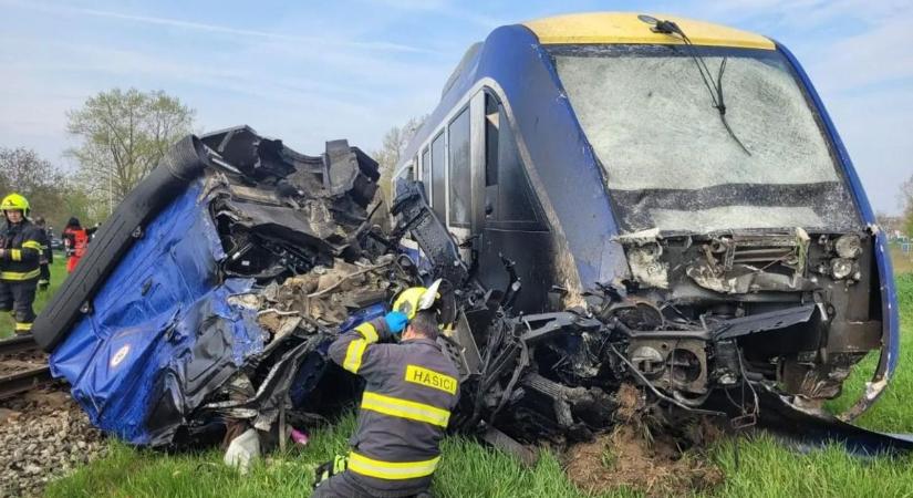 Friss hírek a vasúti szerencsétlenségről: megszólaltak a tűzoltók és a hatóságok