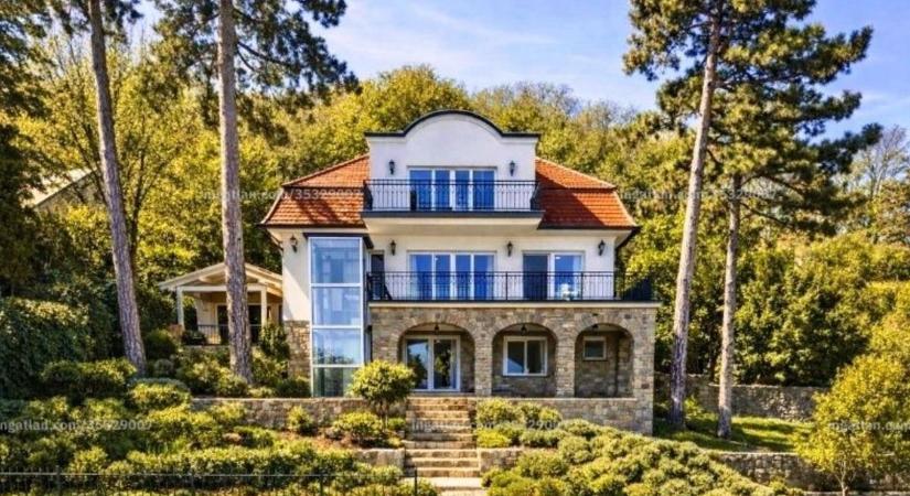 Mediterrán elegancia a levendulák között: ritka ingatlant kínálnak a Balatonnál (galéria)