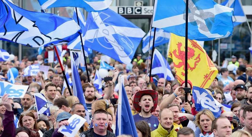 Megdöbbentő felmérés: Skócia a függetlenség küszöbén áll