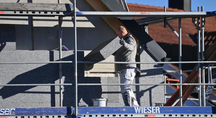 A globális olajsokk miatt felfüggesztette a Masterplast a felújítási programját