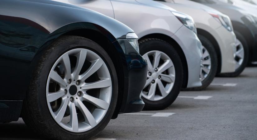 Váratlan fordulat a használtautó-piacon: hatalmasat zuhant ezeknek a népszerű autóknak az ára, most érdemes lecsapni rájuk