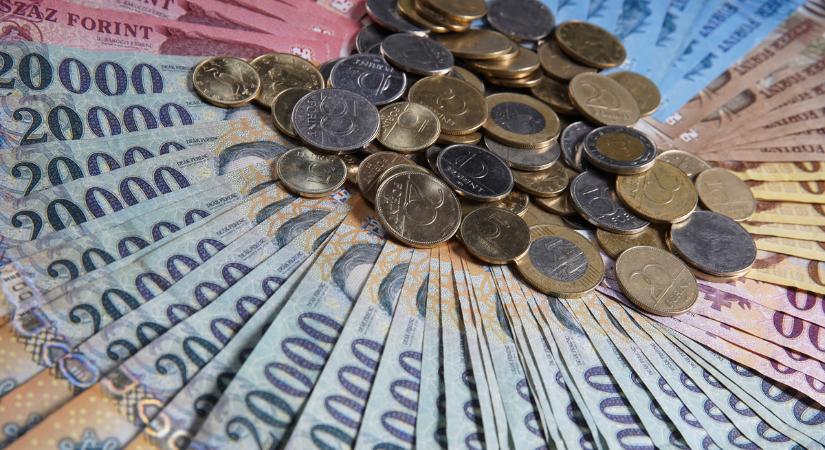 Elmúlt a varázs, már második napja gyengül a forint