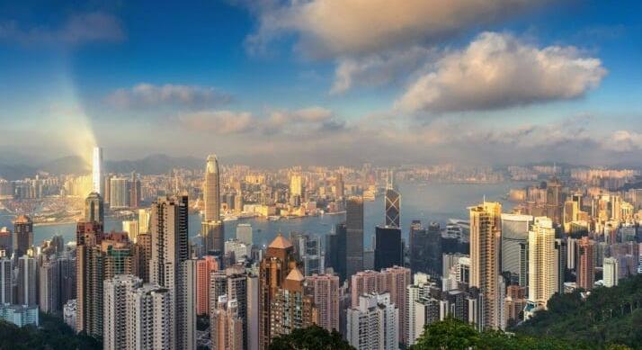 Hong Kong adókedvezménnyel csábítaná vissza az árukereskedőket