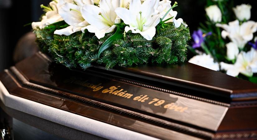 Utolsó útjára kísérték Nádasdy Ádám nyelvészt, költőt, műfordítót