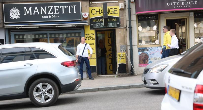 Őrület a váltóknál: viszik az eurót, mint a cukrot – megnéztük, Pécsen mi a helyzet