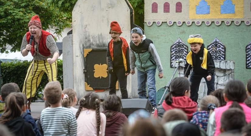 A mátraalji versünnepen bemutatkozott Petőfi, a légtornász